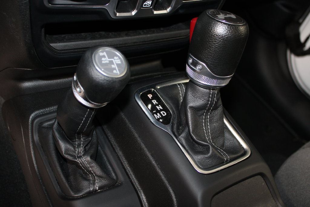 Used 2024 Jeep Wrangler Unlimited Sahara AWD/4WD image 50