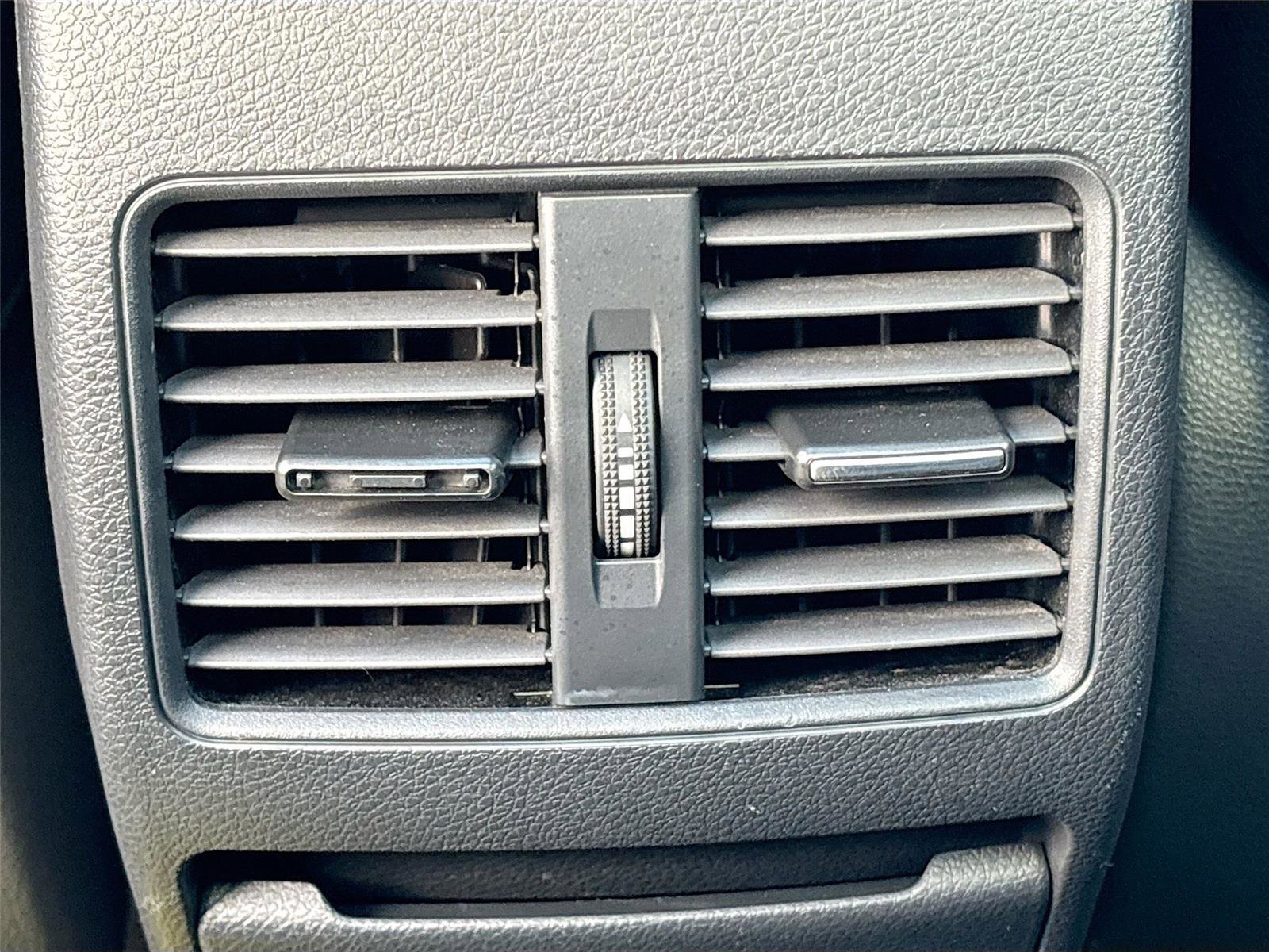 Used 2016 Mercedes-Benz GLA 250 image 25