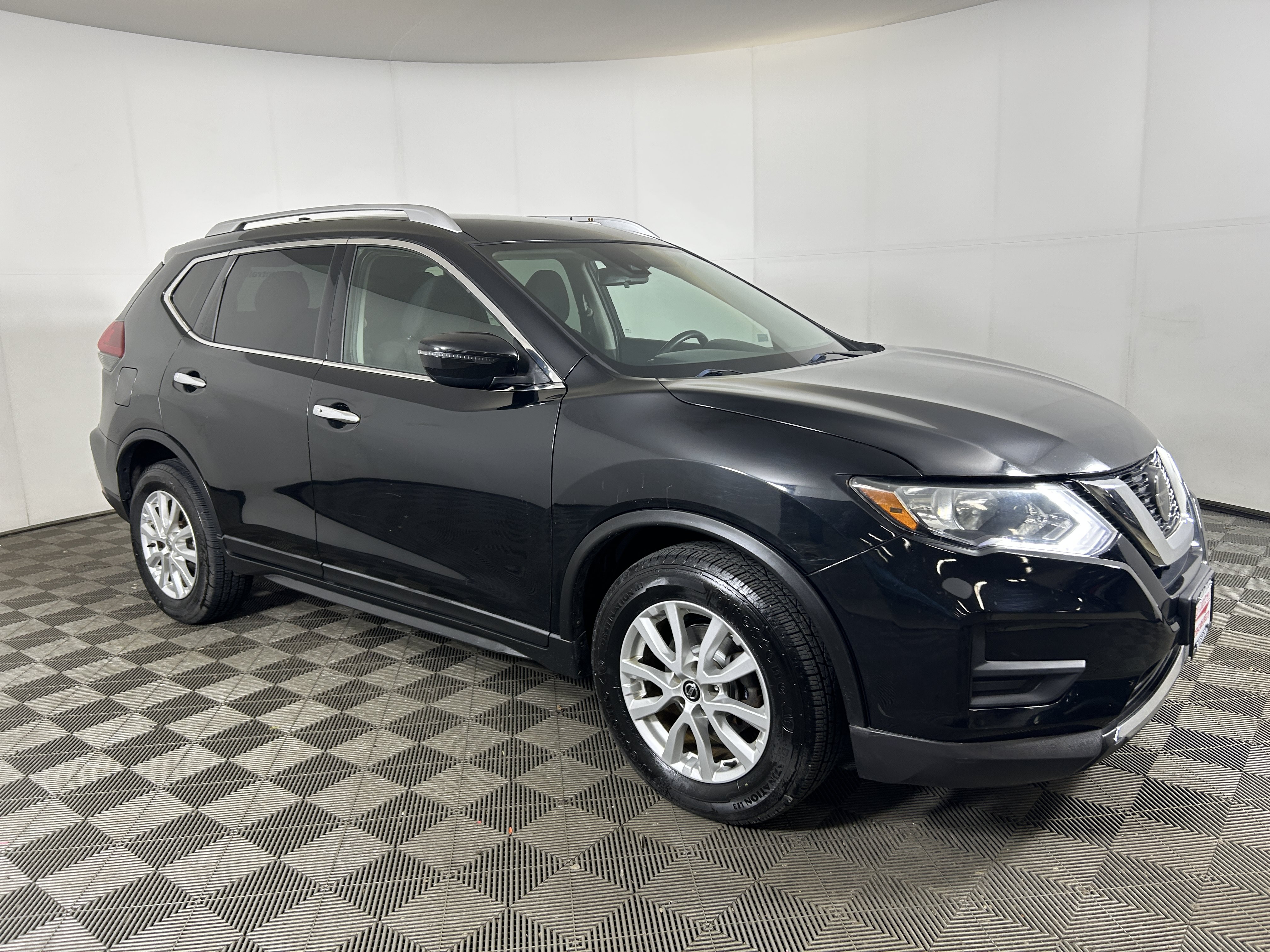 Used 2020 Nissan Rogue SV AWD/4WD image 3