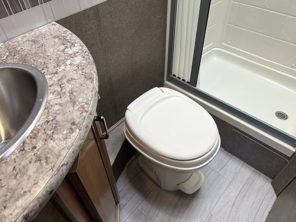 Used 2018 Mercedes-Benz Sprinter 3500 image 65