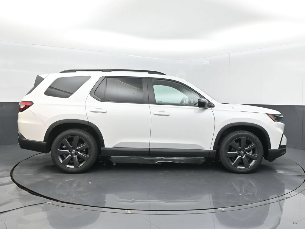 Certified 2023 Honda Pilot Sport image 5