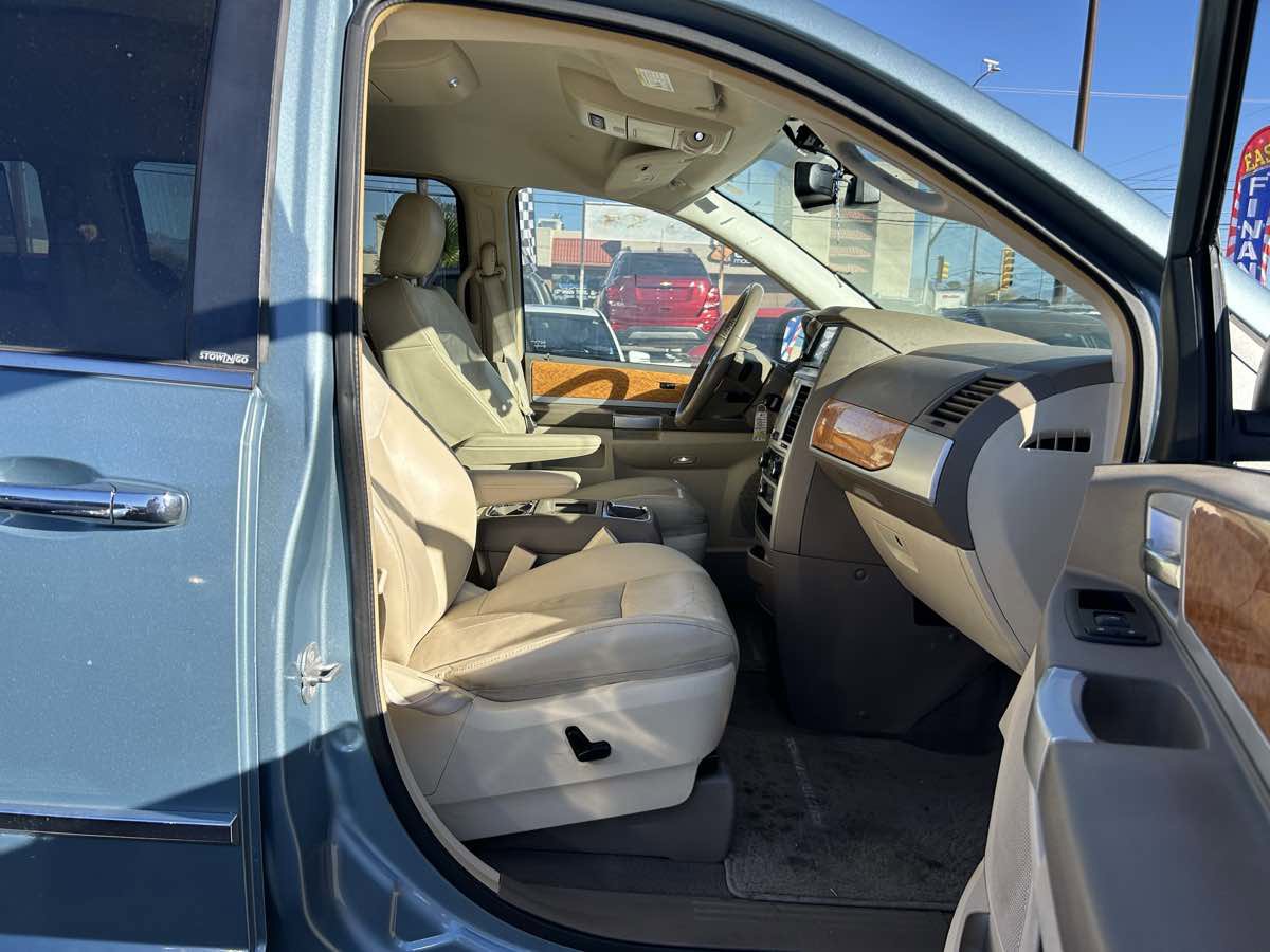 Used 2010 Chrysler Town & Country Limited FWD image 26