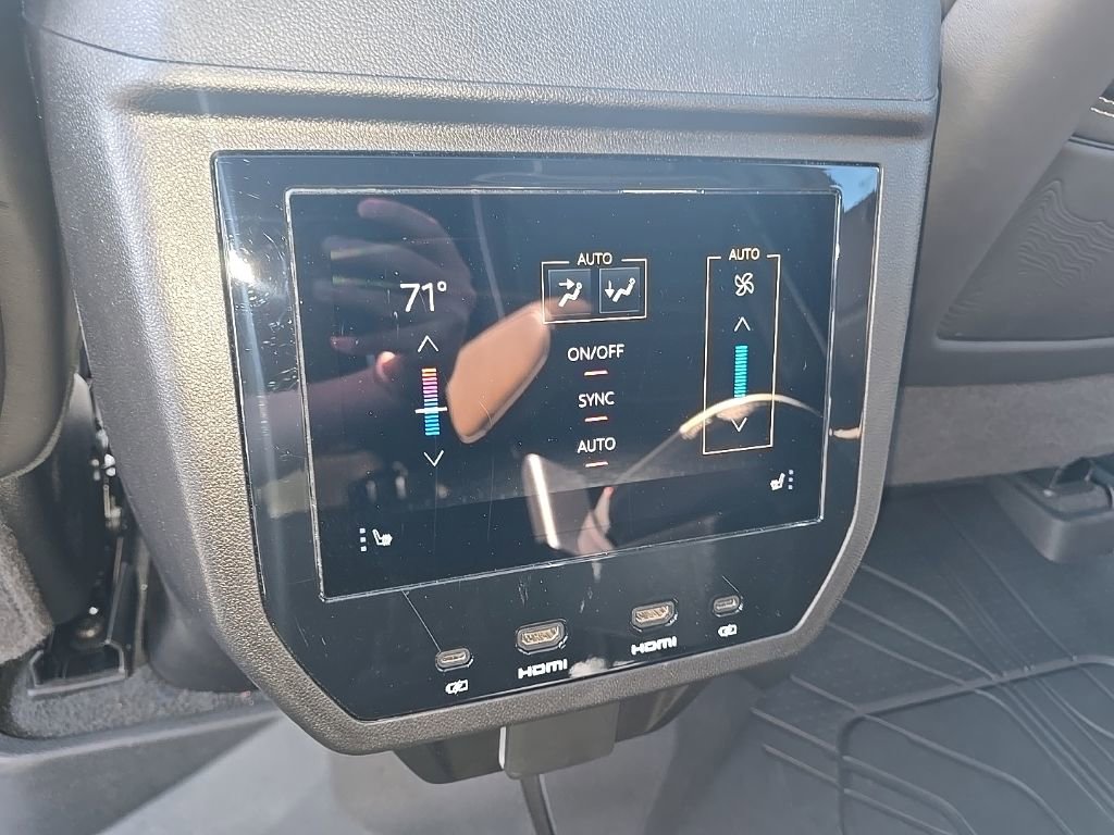 Used 2025 GMC Yukon XL Denali Ultimate AWD/4WD image 22
