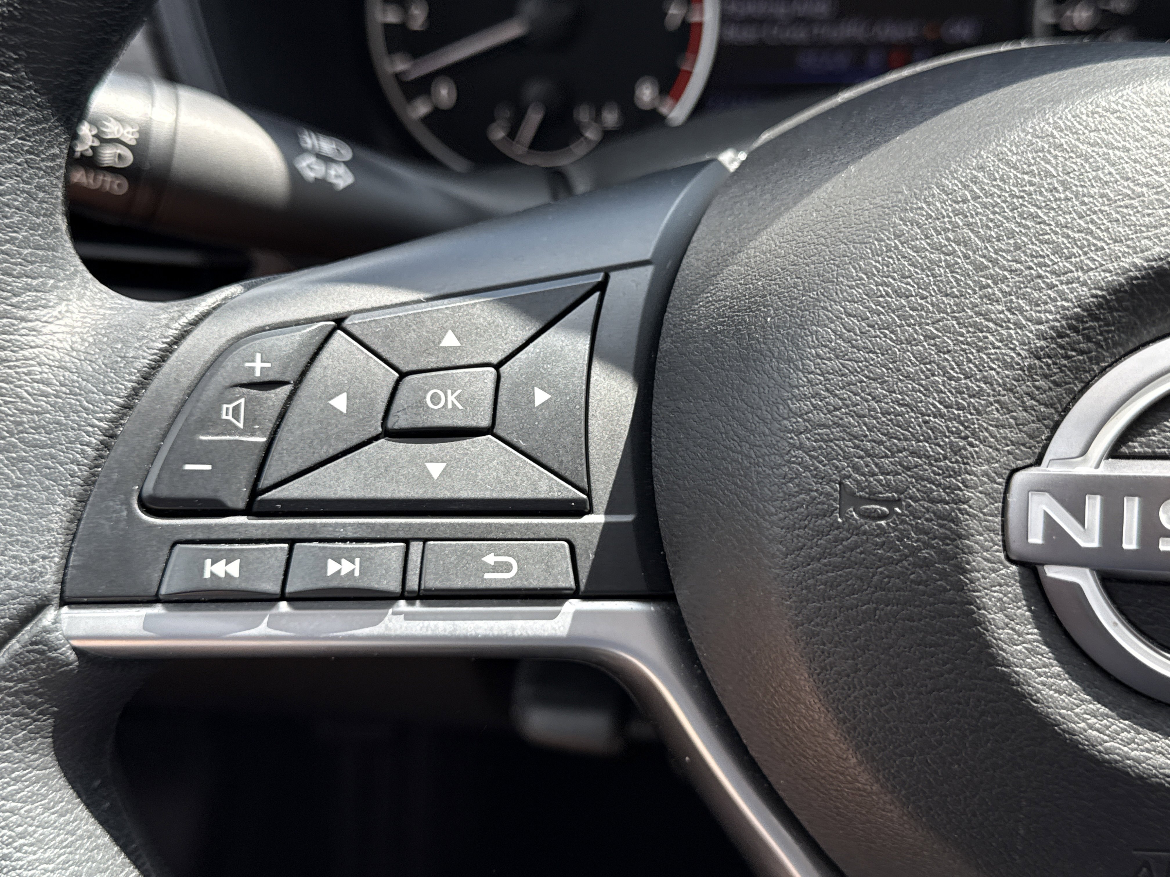 Used 2025 Nissan Altima 2.5 SV image 9