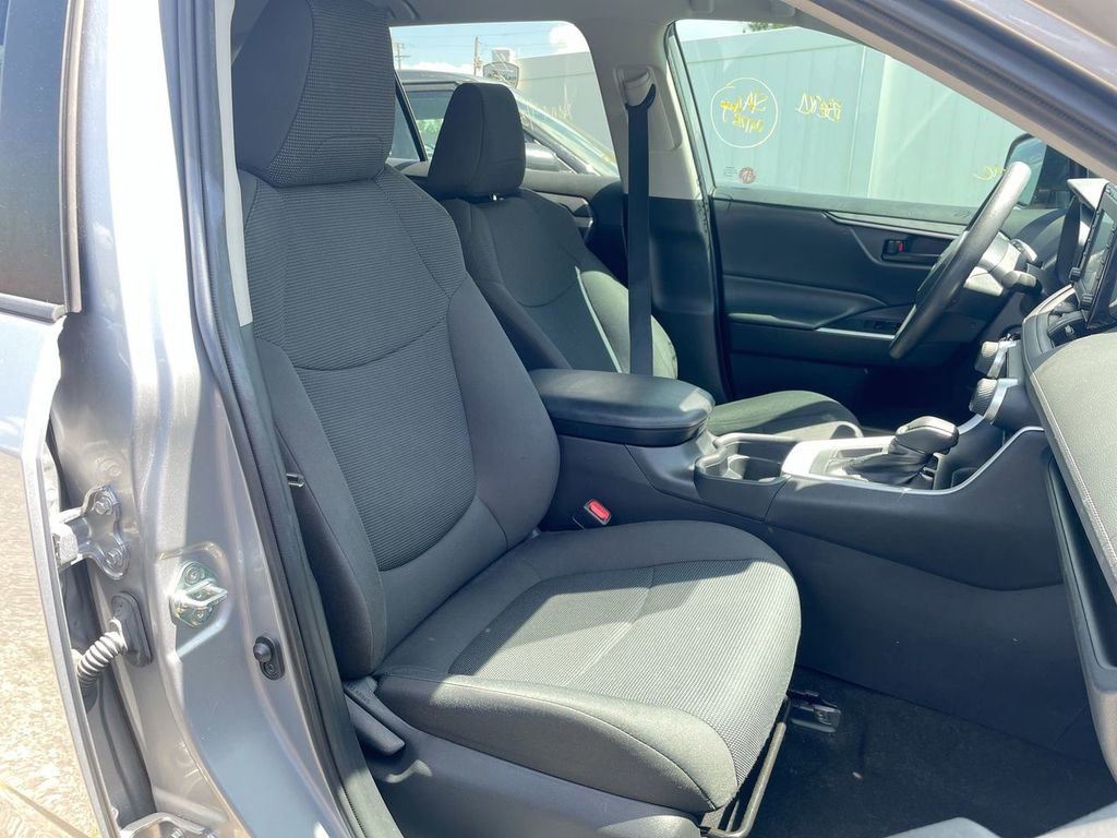 Used 2020 Toyota RAV4 LE FWD image 26