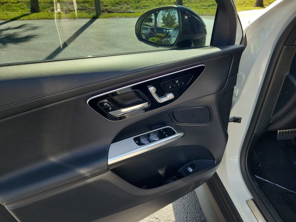 Used 2025 Mercedes-Benz GLC 300 4MATIC image 19