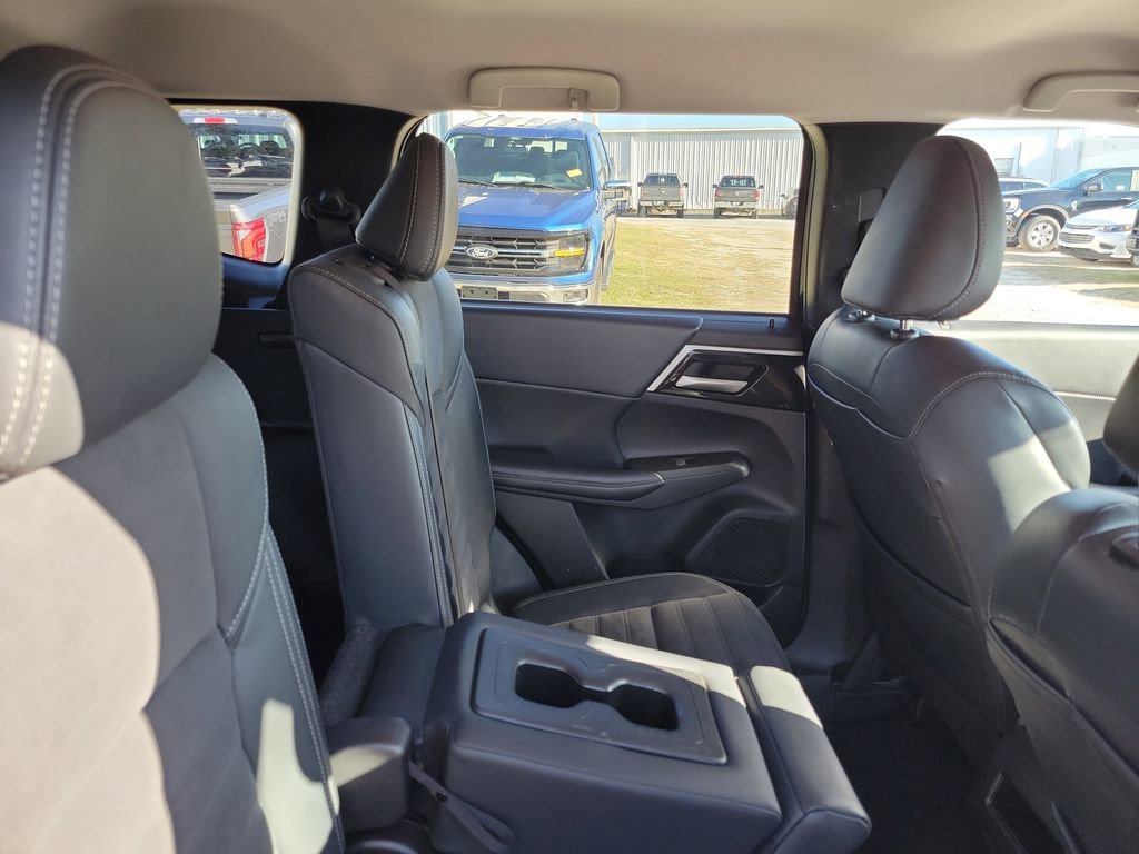 Used 2024 Mitsubishi Outlander SE image 34