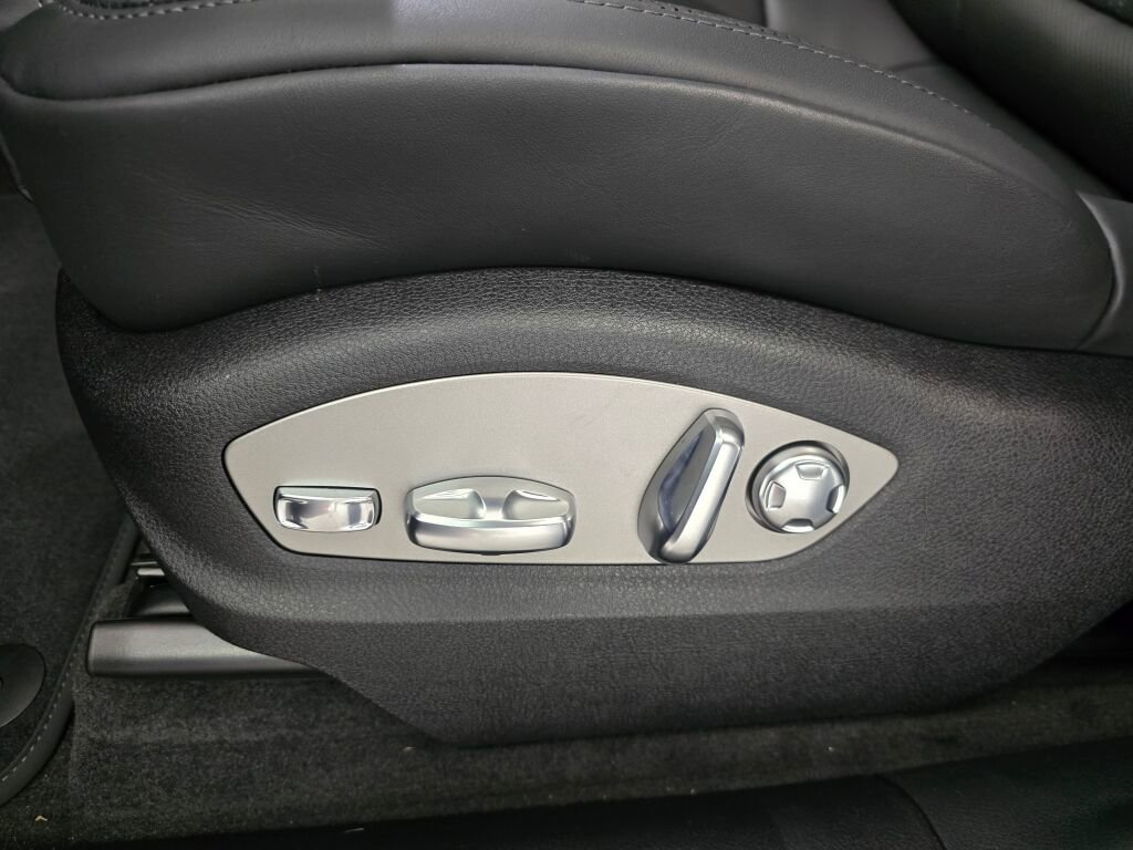 New 2026 Porsche Macan image 33