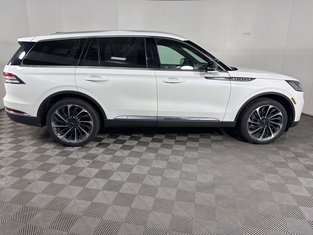 Used 2025 Lincoln Aviator Reserve w/ Equipment Group 201A image 7