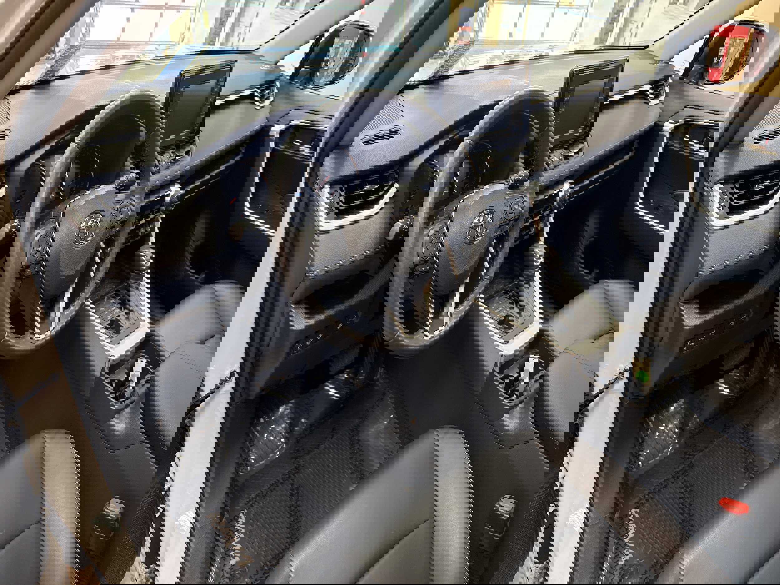 Used 2021 Toyota RAV4 XLE Premium image 29