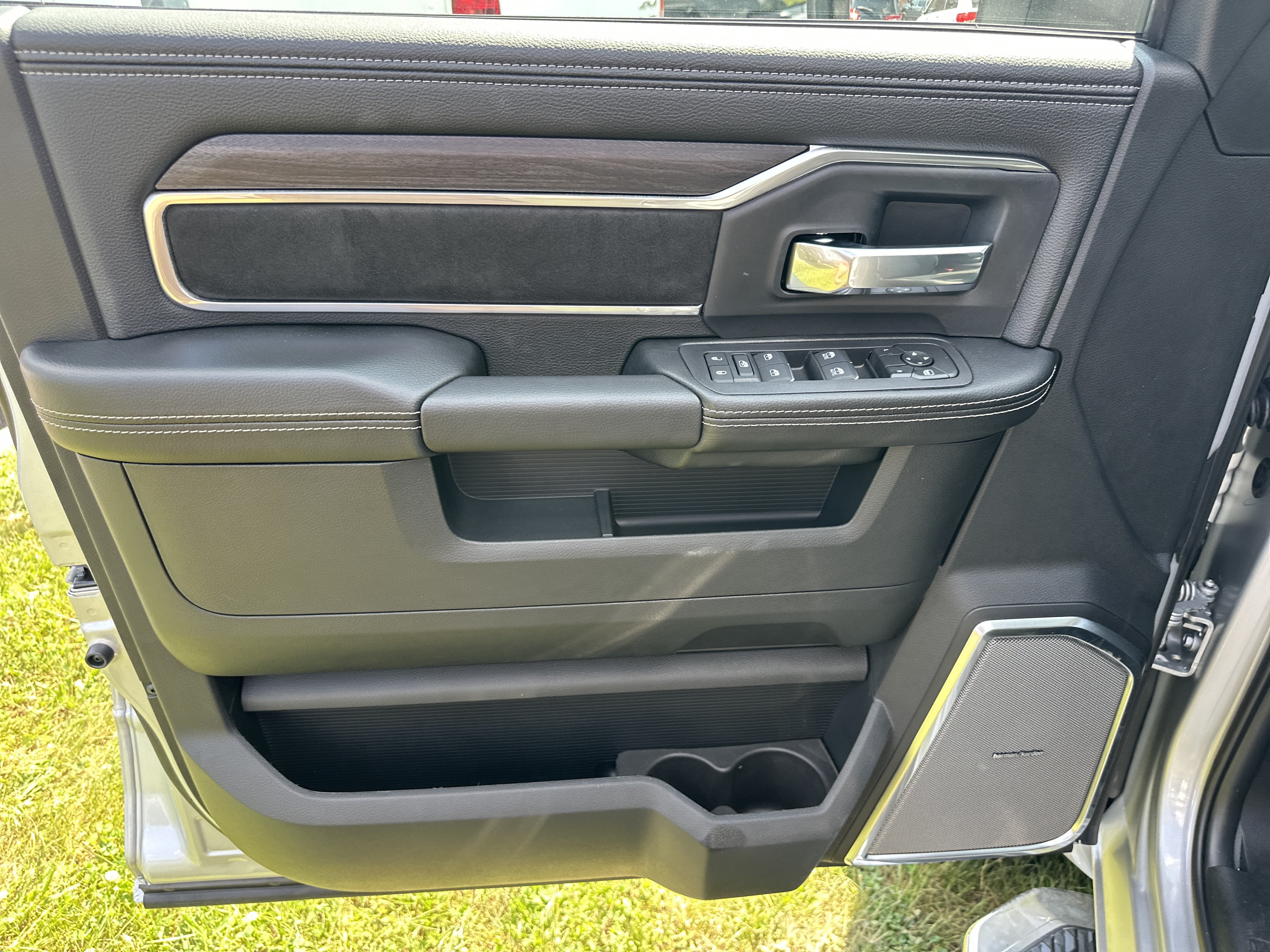 New 2027 RAM 5500 4x4 Crew Cab w/ Laramie Trim Package image 30