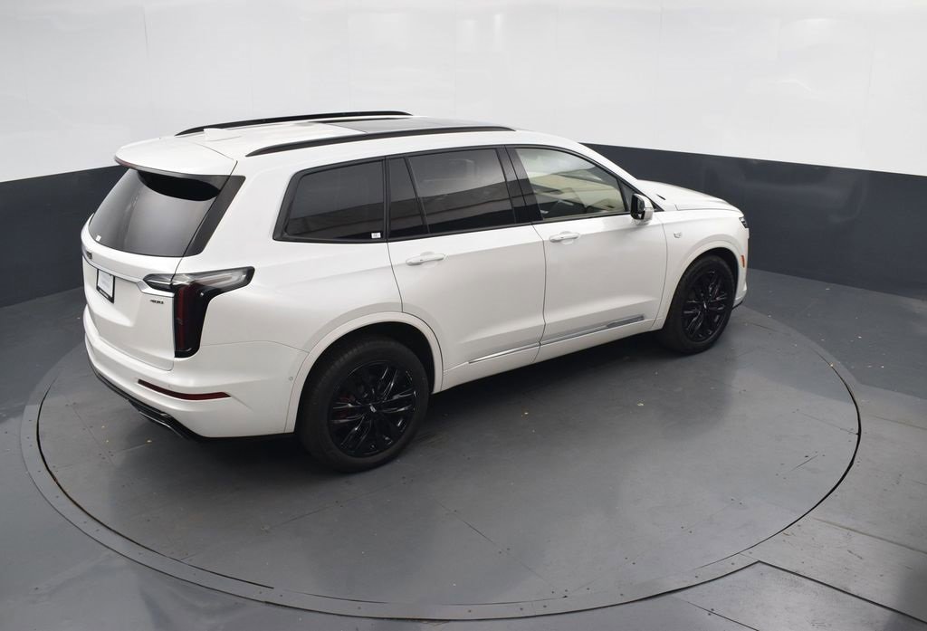 Used 2022 Cadillac XT6 Sport w/ Platinum Package image 44