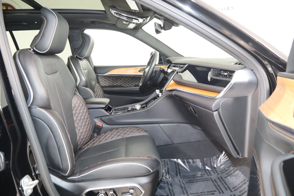 Used 2023 Jeep Grand Cherokee Summit image 14