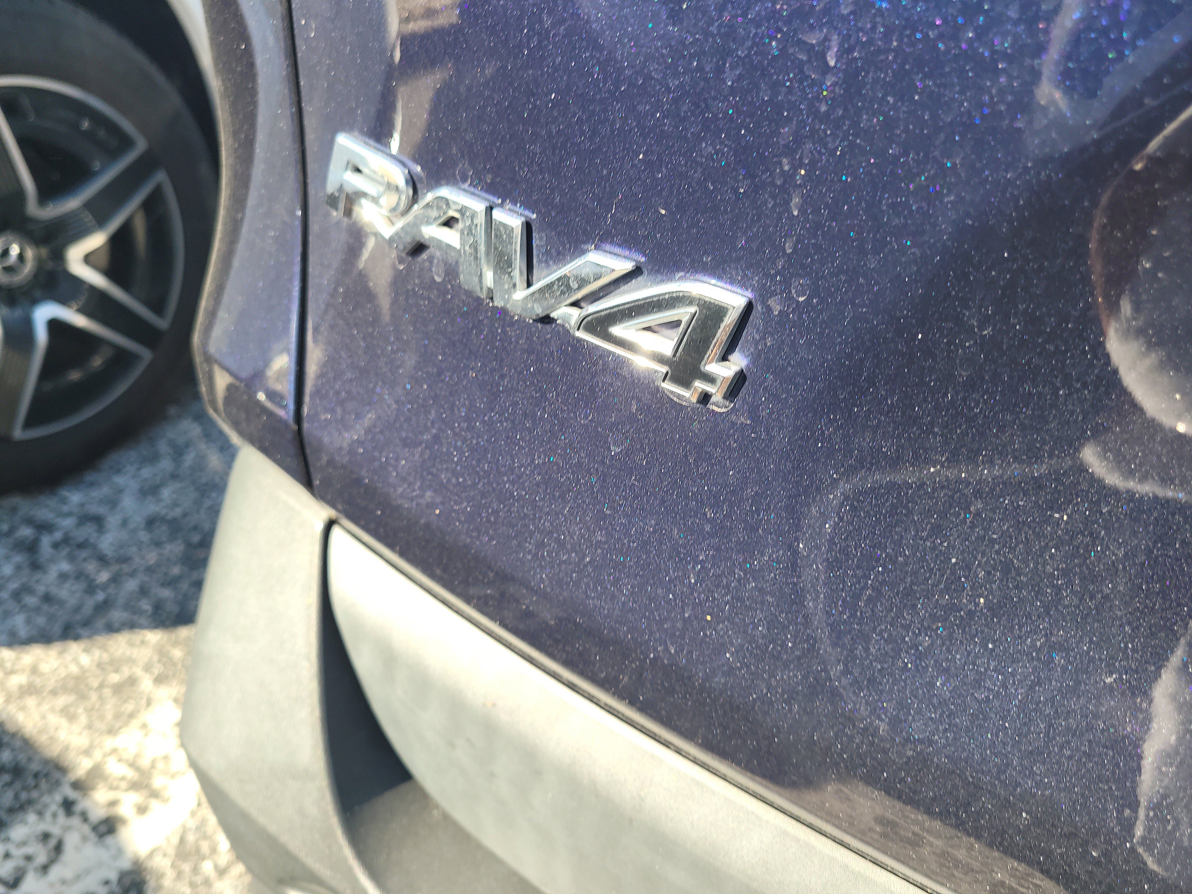 Used 2022 Toyota RAV4 XLE w/ Convenience Package FWD image 11