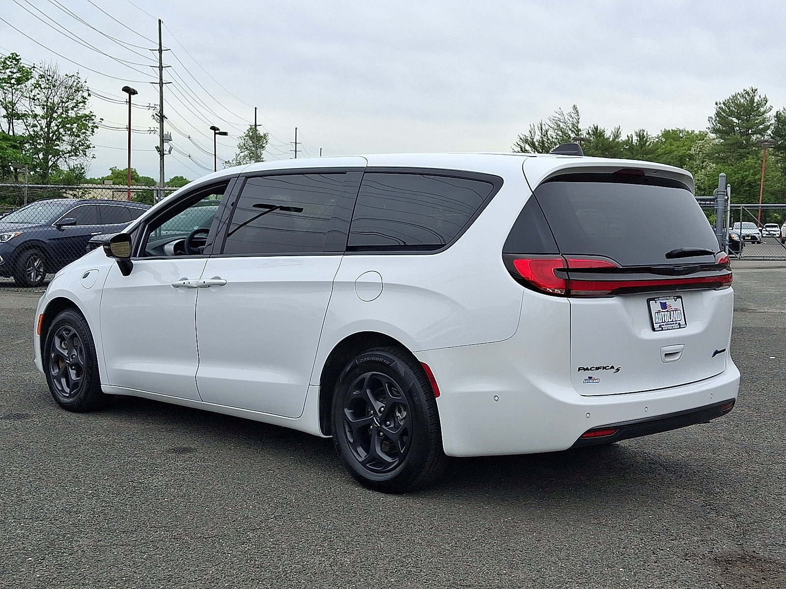 Used 2024 Chrysler Pacifica Limited FWD image 5