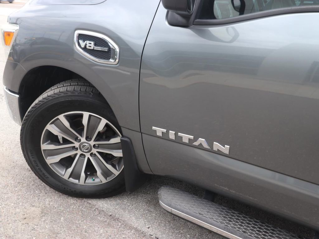 Used 2017 Nissan Titan SL RWD image 3
