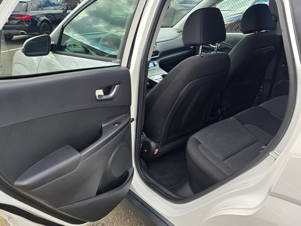 Used 2023 Hyundai Kona SE FWD image 13