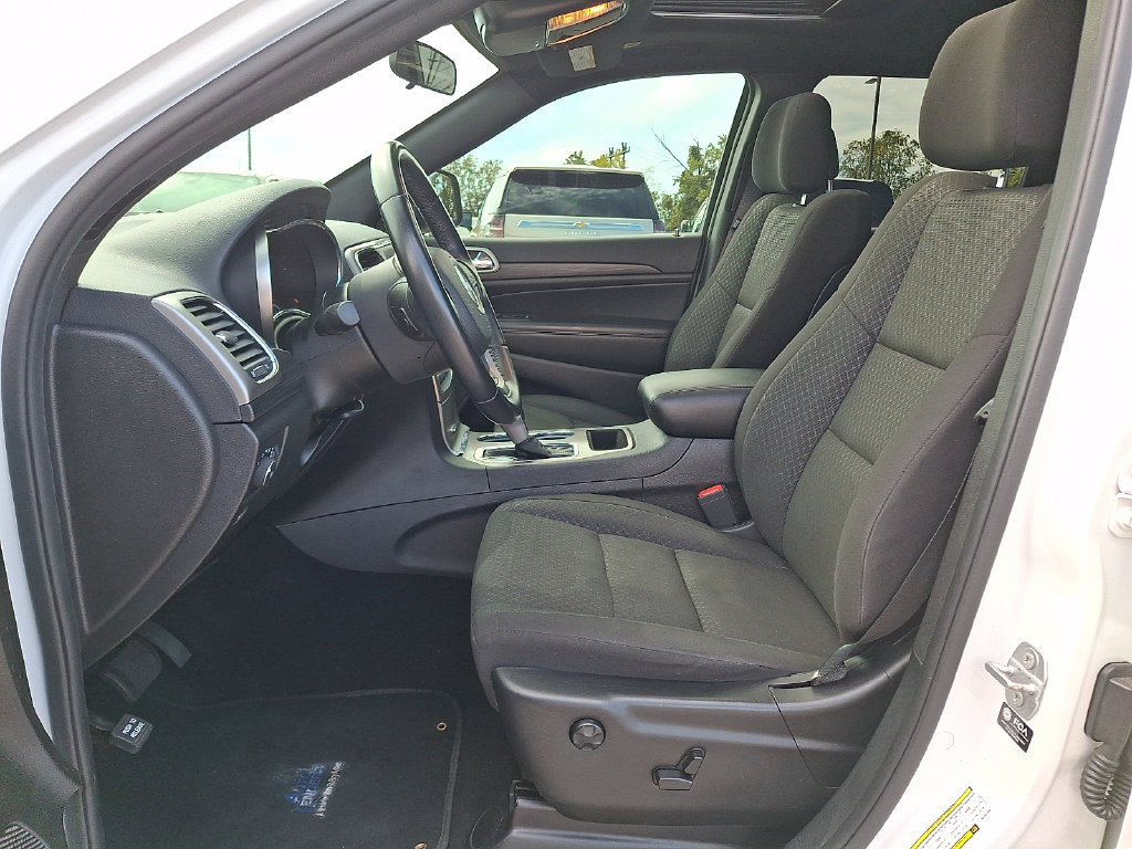 Used 2021 Jeep Grand Cherokee Laredo AWD/4WD image 15