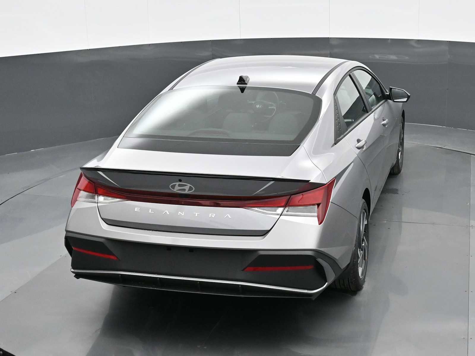 Certified 2025 Hyundai Elantra Sport image 41