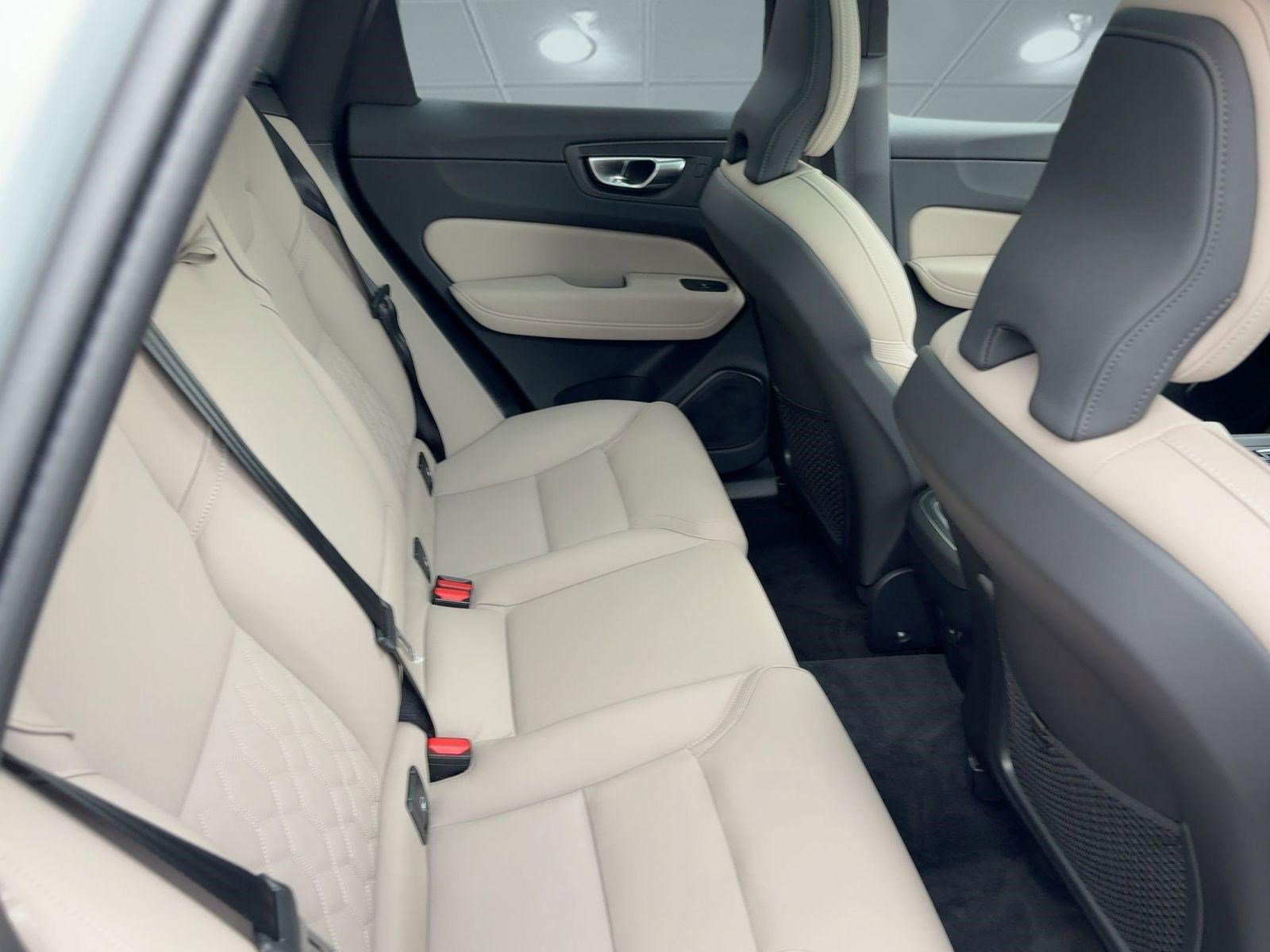 New 2026 Volvo XC60 B5 Plus w/ Climate Package image 27