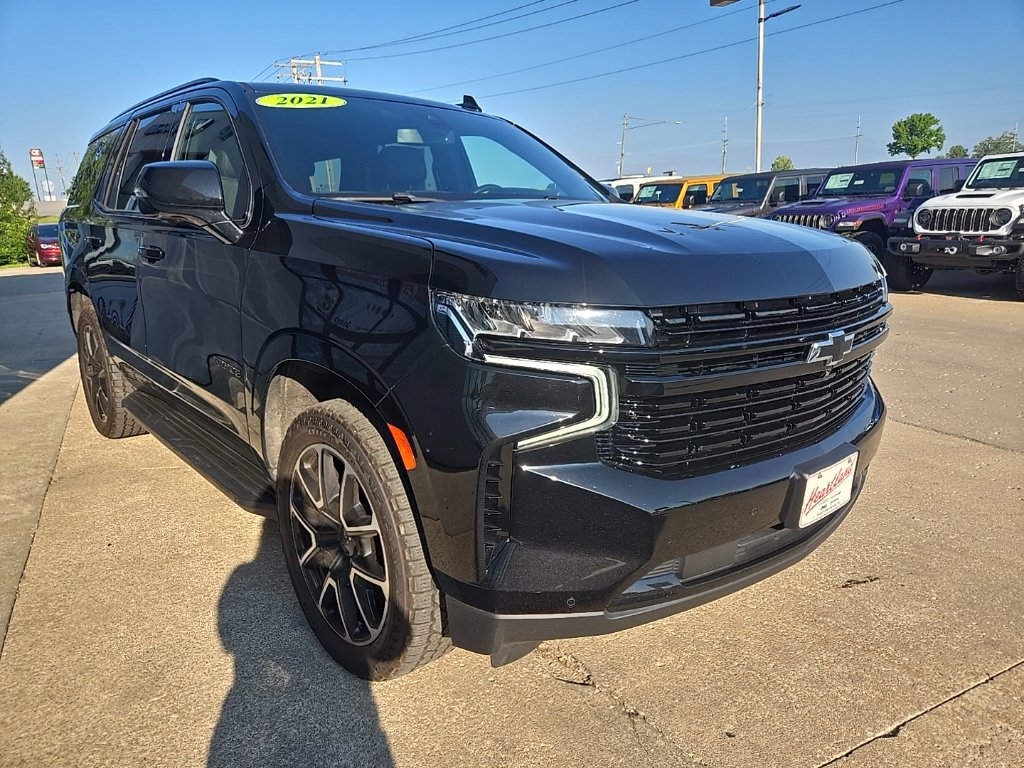 Used 2021 Chevrolet Tahoe RST w/ Luxury Package AWD/4WD image 16
