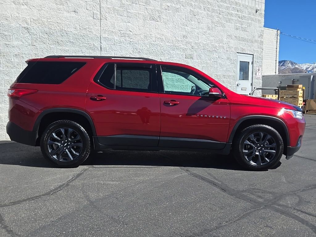 Used 2020 Chevrolet Traverse RS image 2
