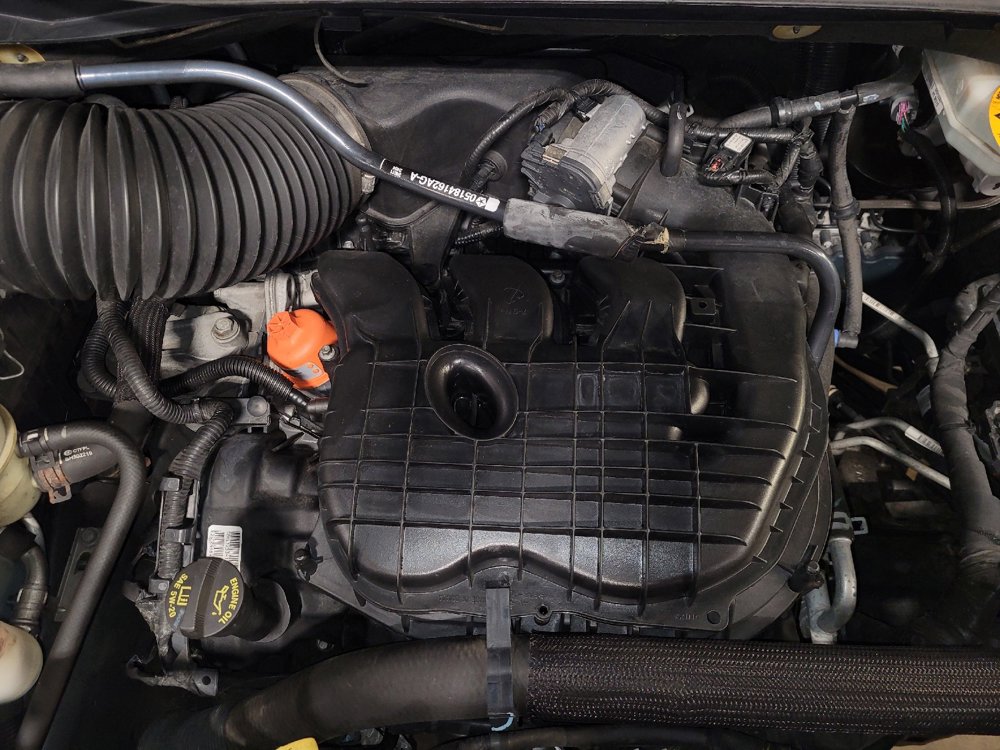 Used 2015 Chrysler Town & Country Limited Platinum FWD image 30
