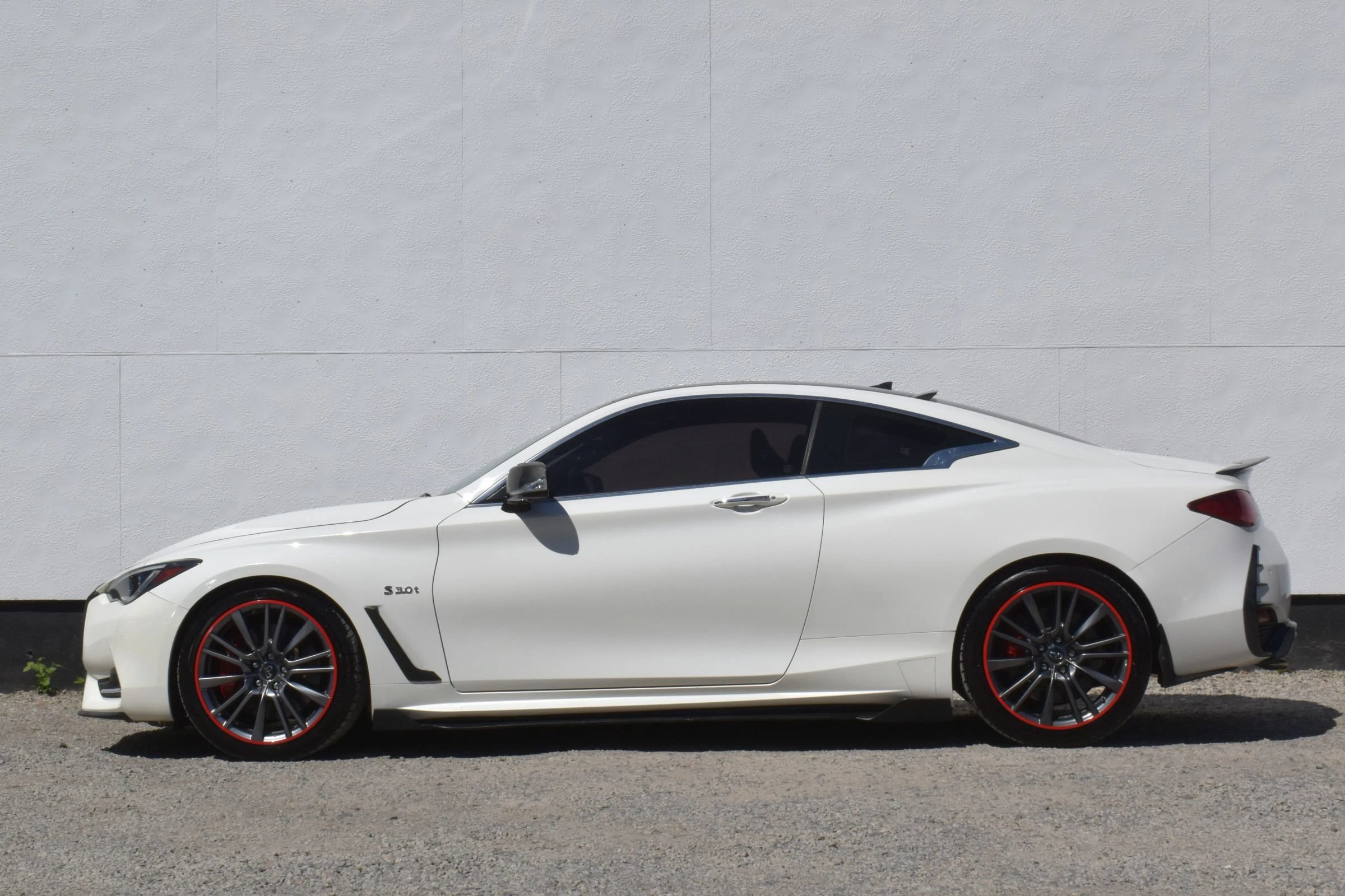 Used 2017 INFINITI Q60 Red Sport 400 RWD image 4