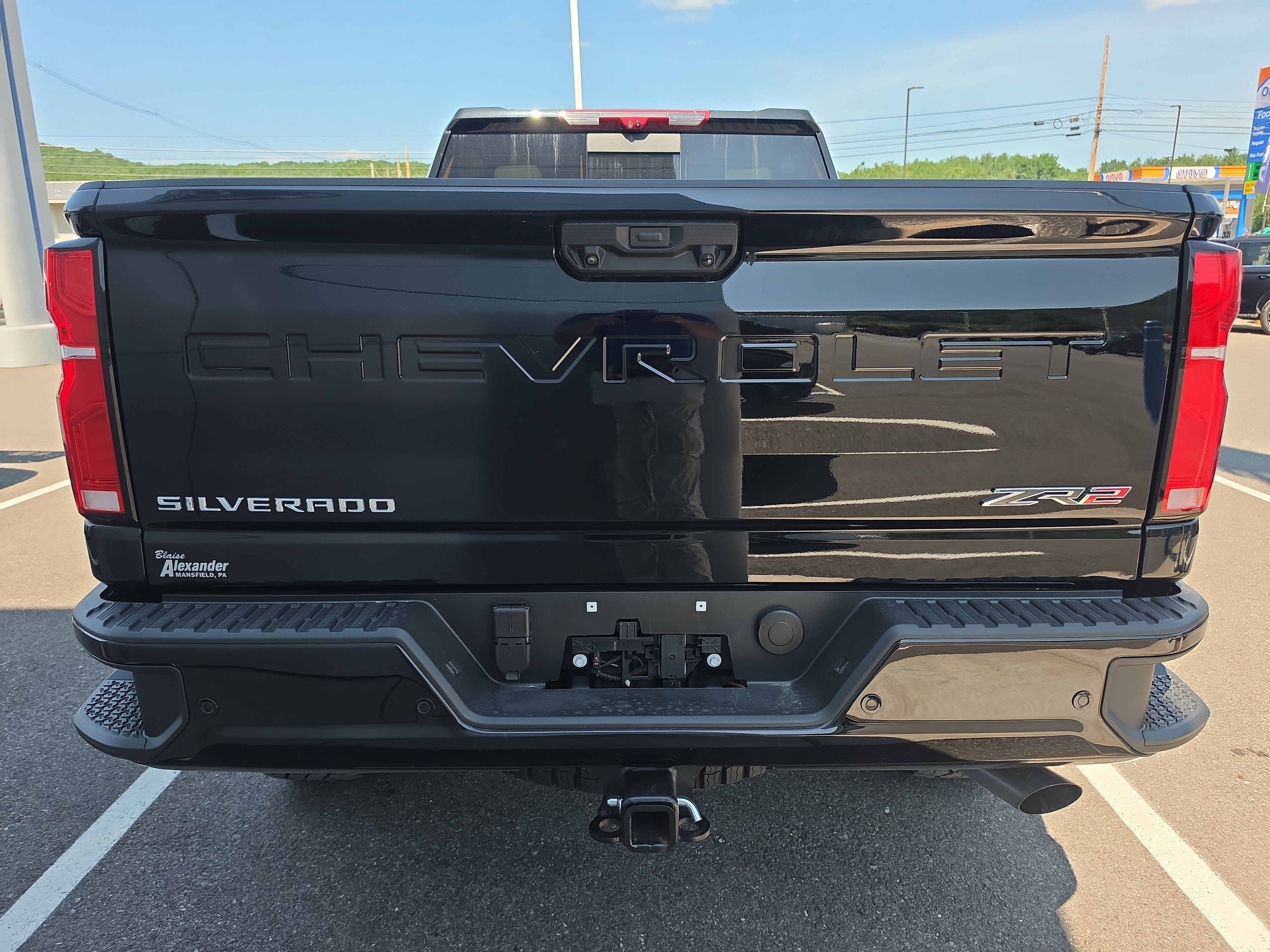 Used 2025 Chevrolet Silverado 2500 ZR2 w/ Technology Package AWD/4WD image 4