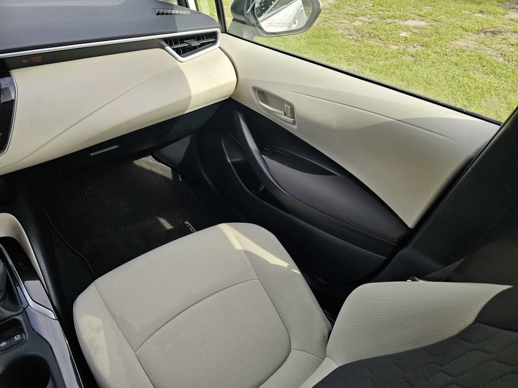 Used 2022 Toyota Corolla LE FWD image 15