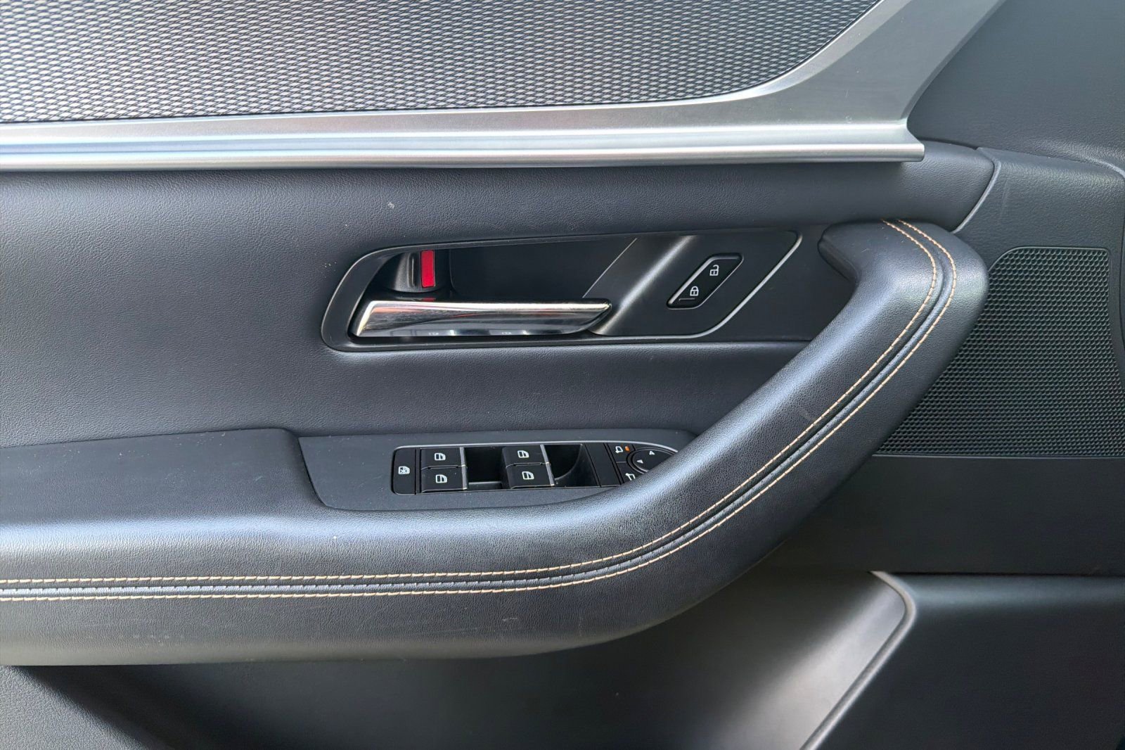 Certified 2024 MAZDA CX-90 Plug-In Hybrid w/ Preferred AWD/4WD image 11