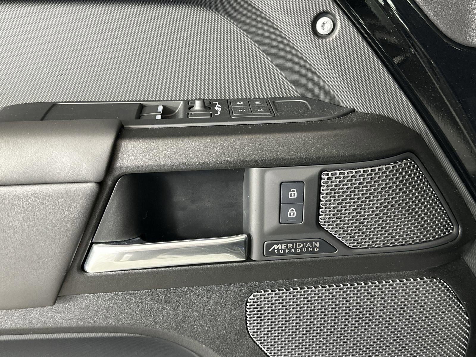 Certified 2023 Land Rover Defender 90 V8 image 24