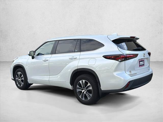 Used 2024 Toyota Highlander XLE AWD/4WD image 7