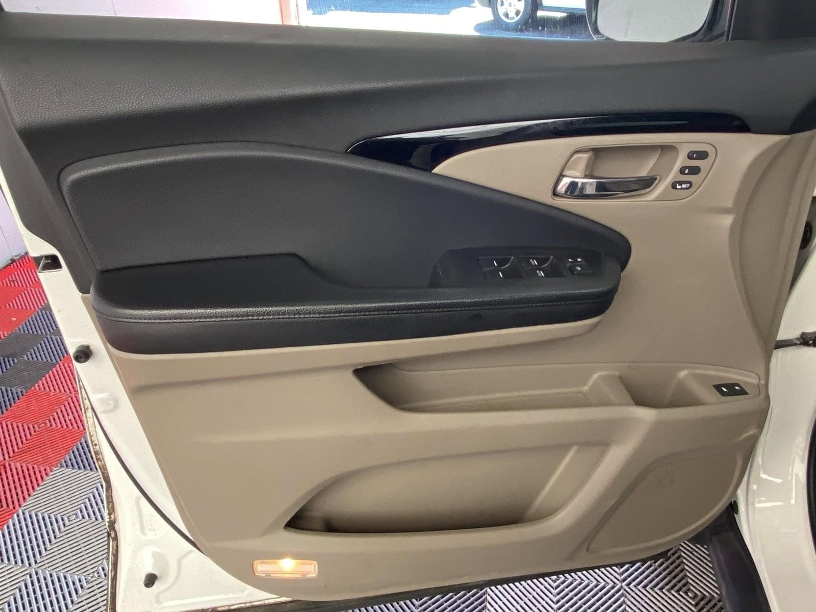 Used 2017 Honda Pilot Elite image 23