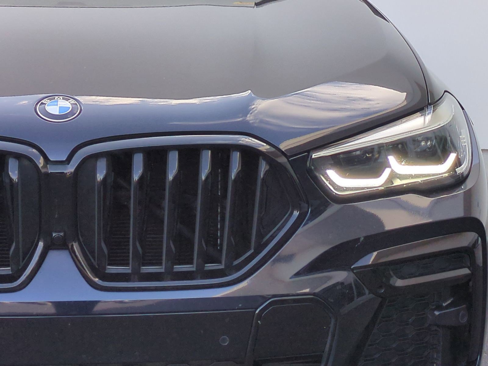 Used 2022 BMW X6 xDrive40i w/ M Sport Package image 6