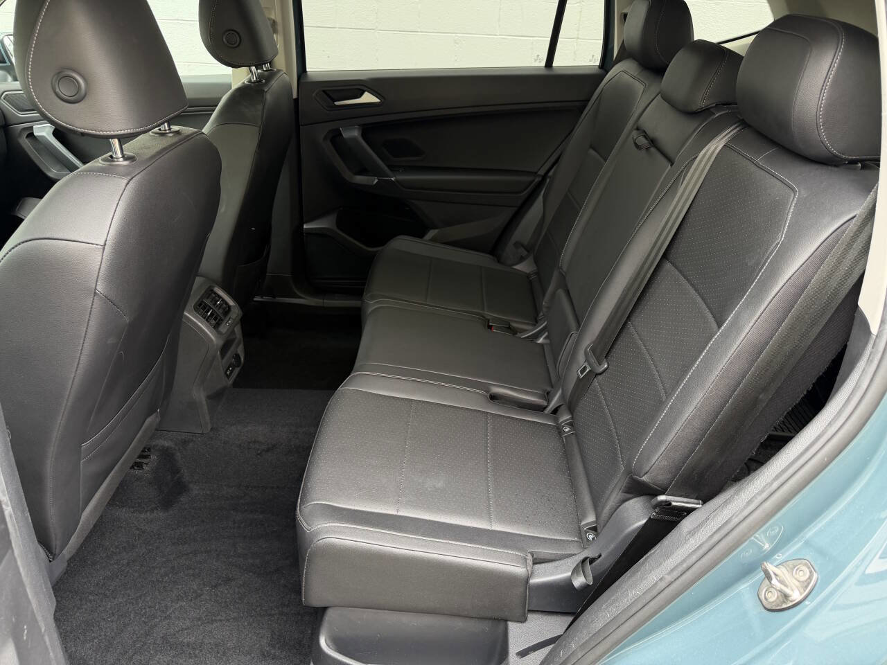 Used 2020 Volkswagen Tiguan SE AWD/4WD image 23