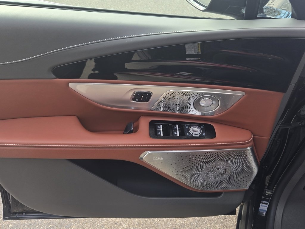 Certified 2024 Lincoln Nautilus Black Label image 12