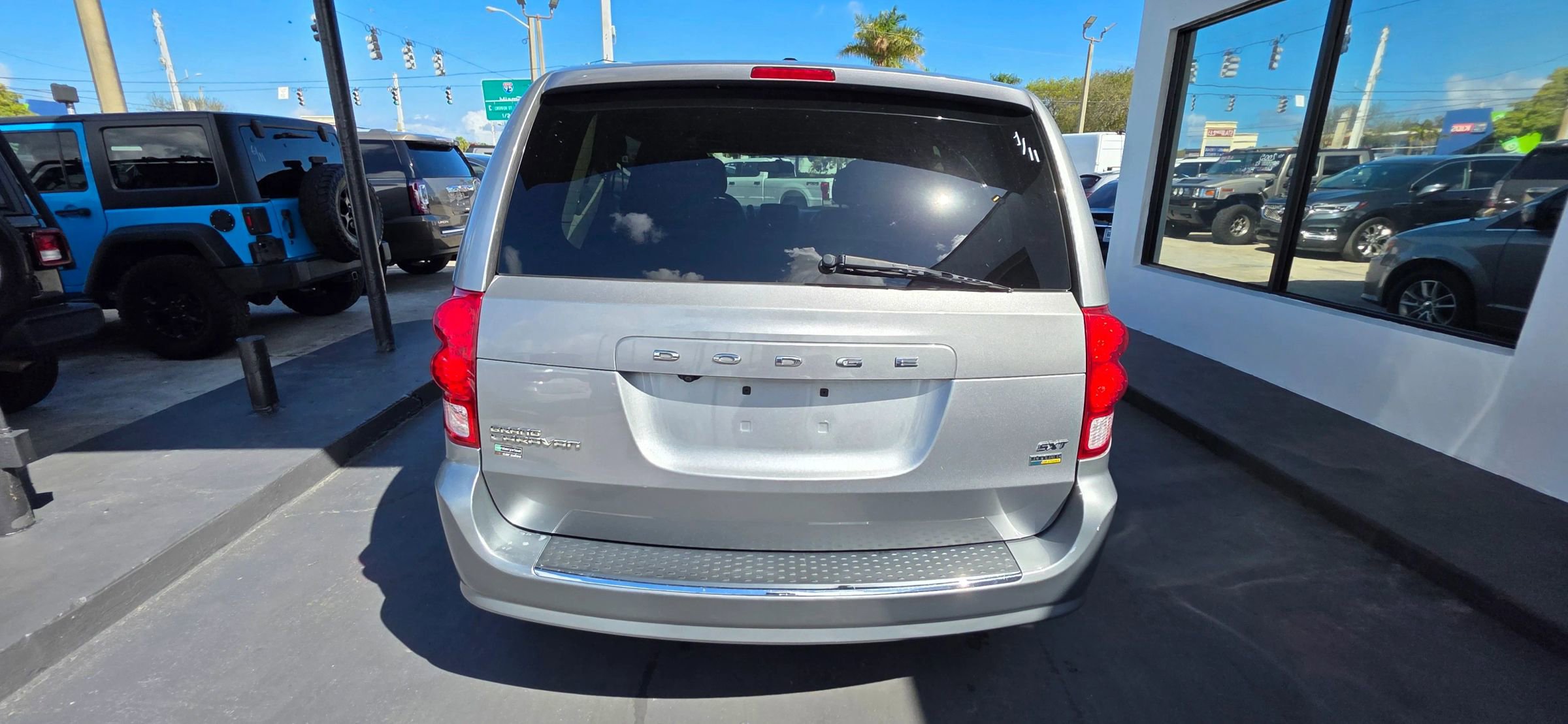 Used 2018 Dodge Grand Caravan SXT FWD image 8