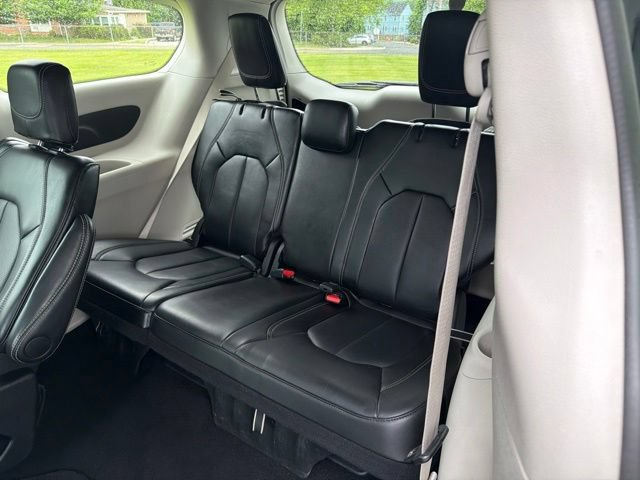 Used 2024 Chrysler Pacifica Touring-L FWD image 15