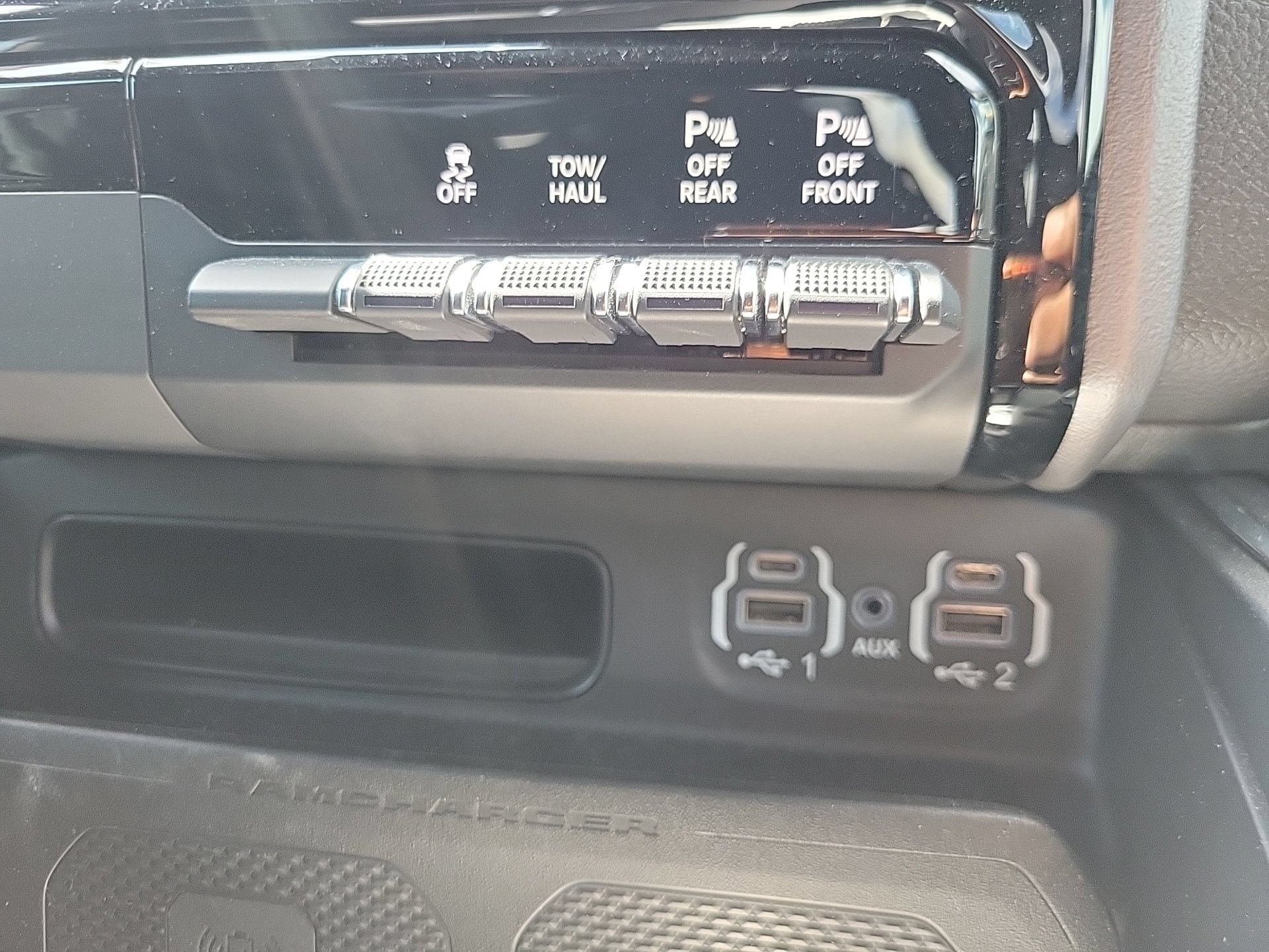 Used 2024 RAM 1500 Laramie AWD/4WD image 26
