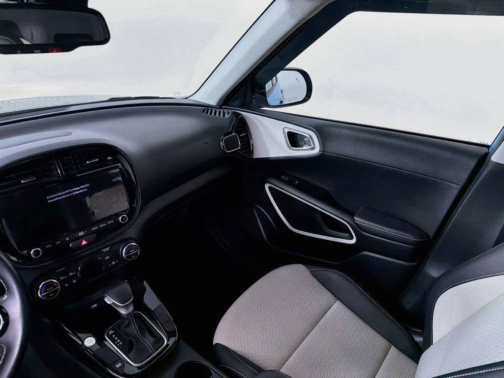 Used 2023 Kia Soul GT-Line FWD image 22