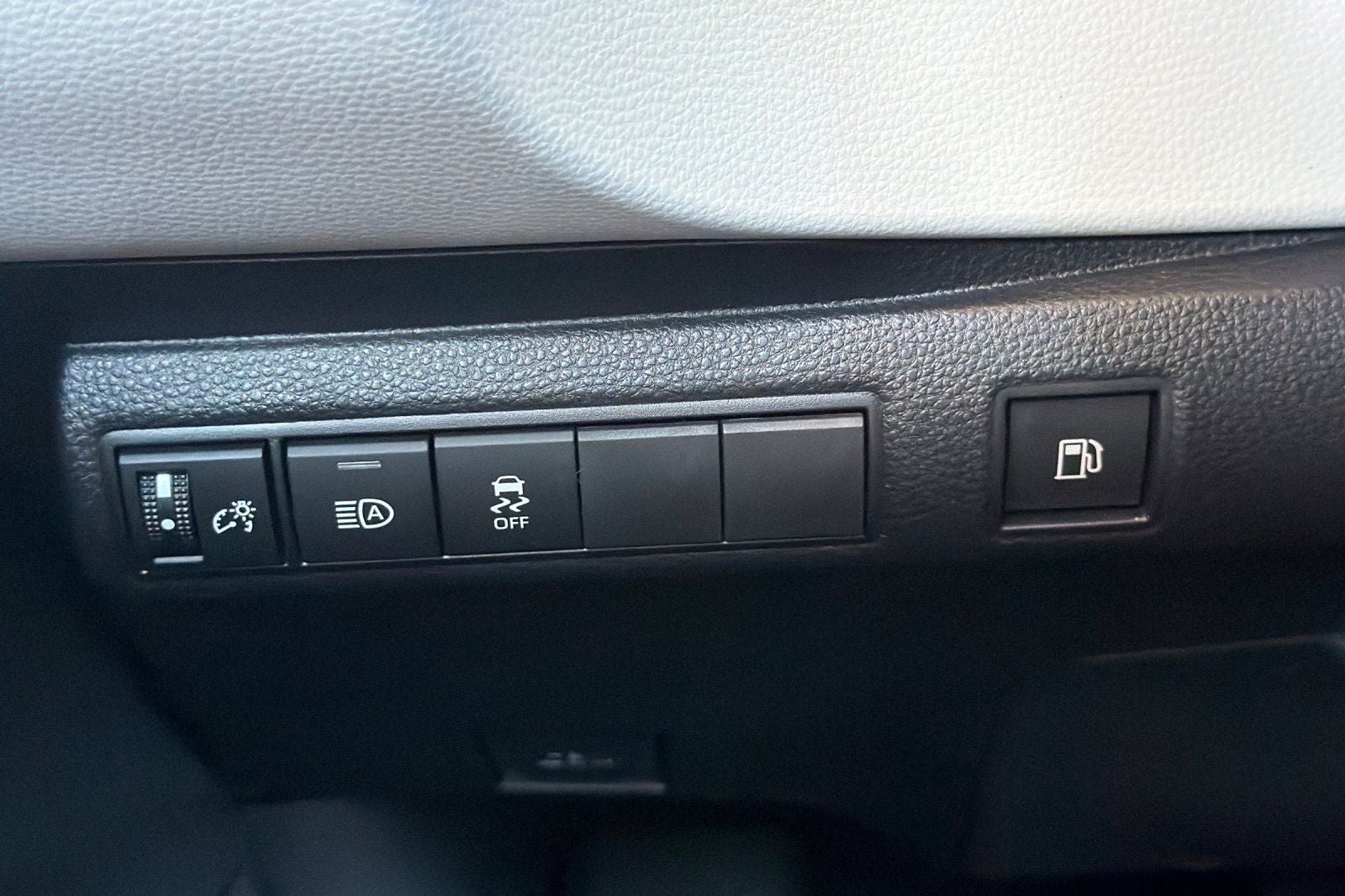 New 2026 Toyota Corolla SE FWD image 30