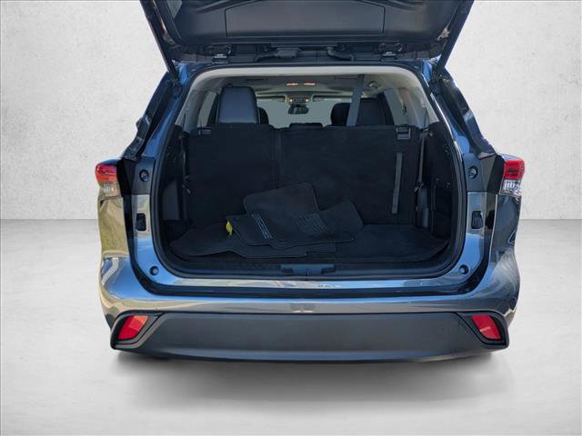 Used 2022 Toyota Highlander XLE image 7