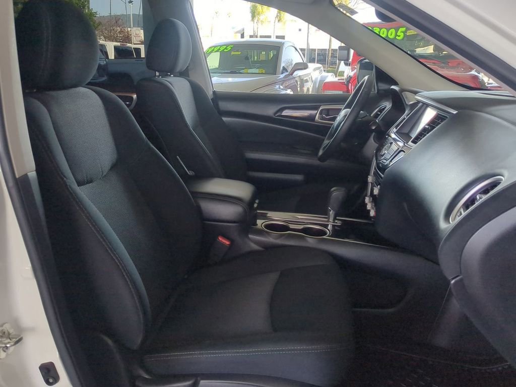 Used 2020 Nissan Pathfinder SV image 30