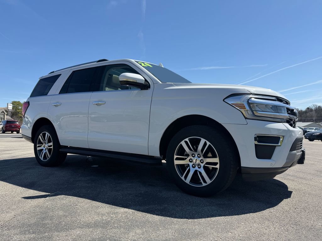 Used 2024 Ford Expedition Limited image 3