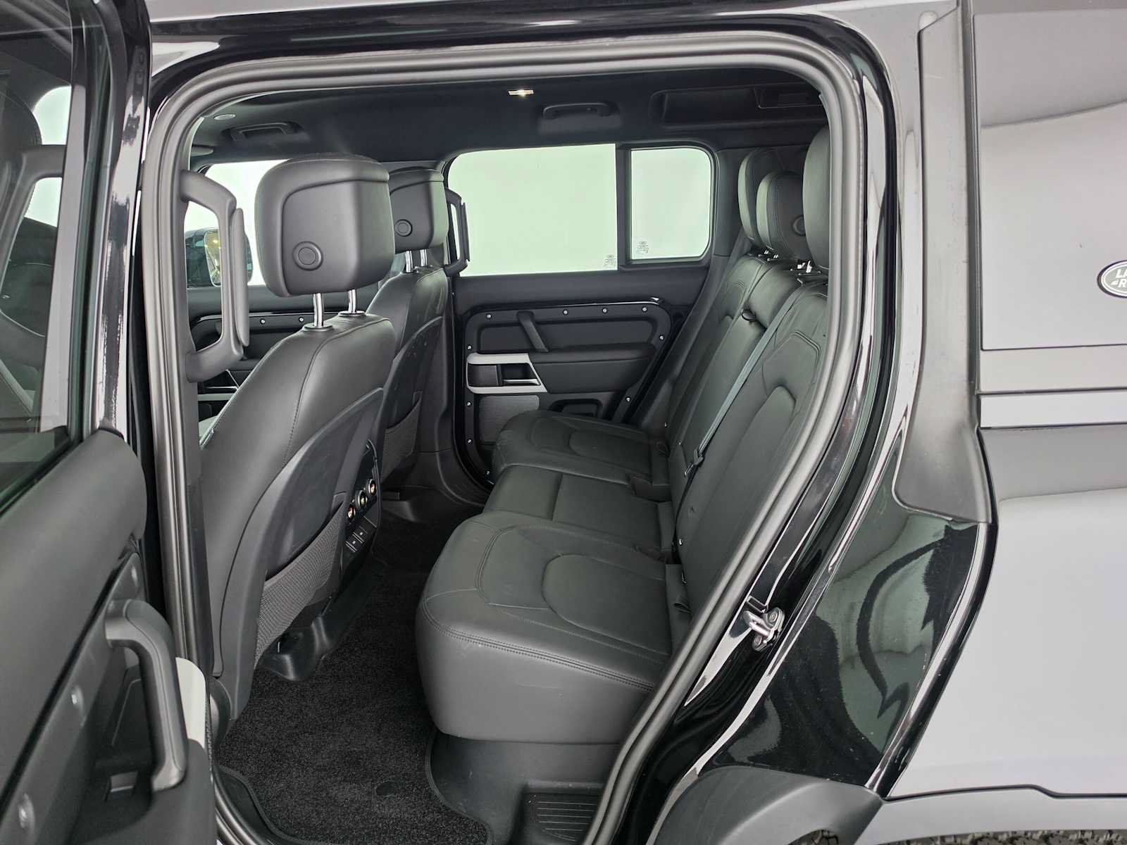 Used 2024 Land Rover Defender 110 SE AWD/4WD image 16