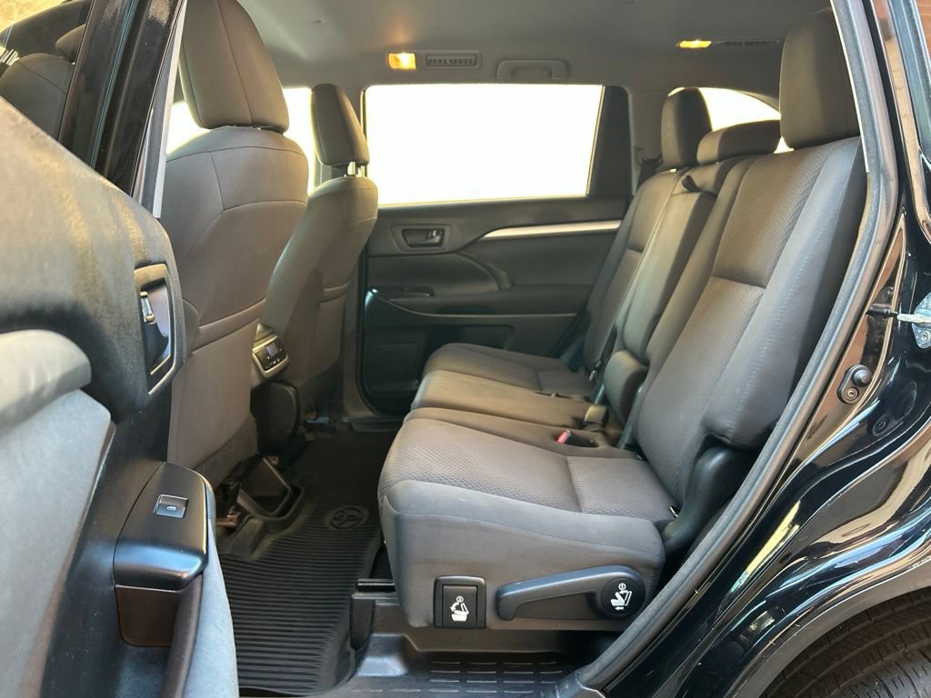 Used 2018 Toyota Highlander LE w/ Protection Package #3 AWD/4WD image 23