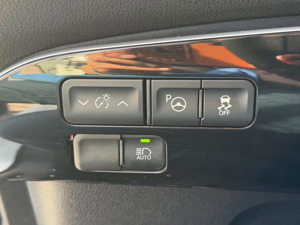 Used 2018 Toyota Prius Two w/ Prius Two Safety Plus Package FWD image 33