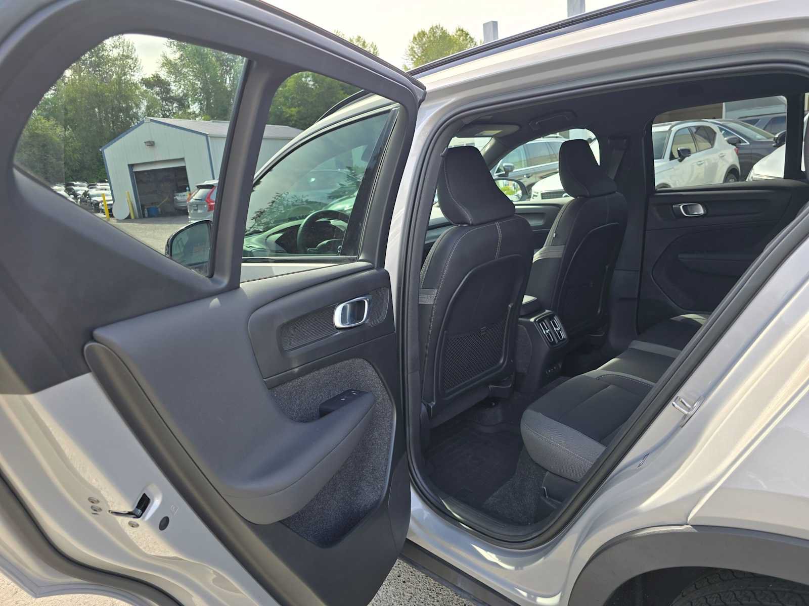Certified 2023 Volvo XC40 Recharge Core w/ Protection Package Premier AWD/4WD image 18