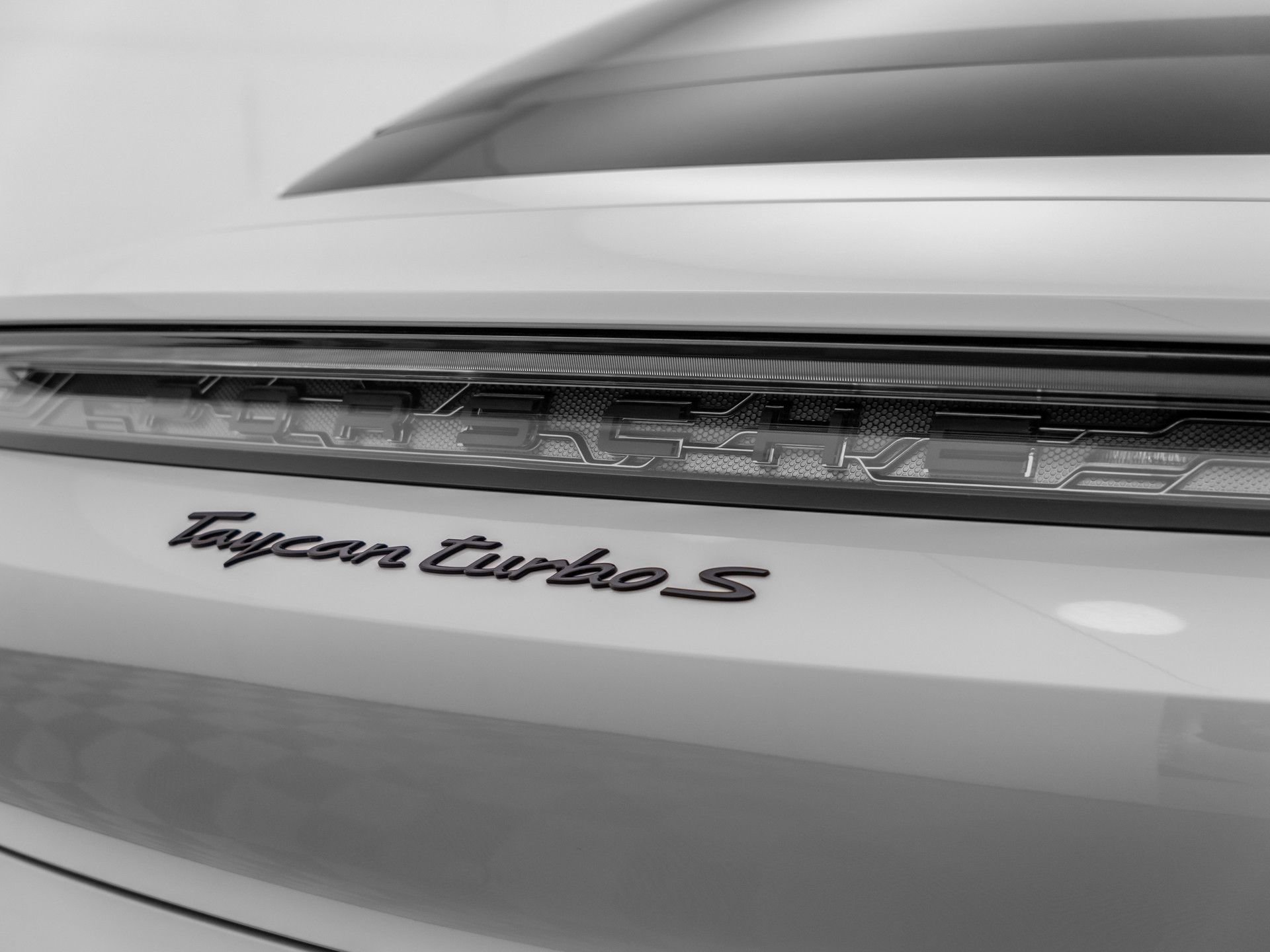 Used 2022 Porsche Taycan Turbo S AWD/4WD image 38